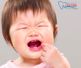 NHA KHOA BẢO TỒN - TRẺ MỌC RĂNG NÀO TRƯỚC? DẤU HIỆU MỌC RĂNG LÀ GÌ?