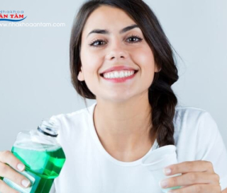 ƯU VÀ NHƯỢC ĐIỂM CỦA NƯỚC SÚC MIỆNG LÀ GÌ? CÓ NÊN DÙNG NƯỚC SÚC MIỆNG THƯỜNG XUYÊN?