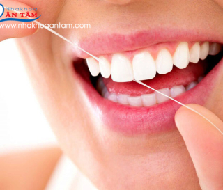 RĂNG SỨ CÓ BỊ XUỐNG MÀU KHÔNG? NGUYÊN NHÂN VÀ CÁCH KHẮC PHỤC