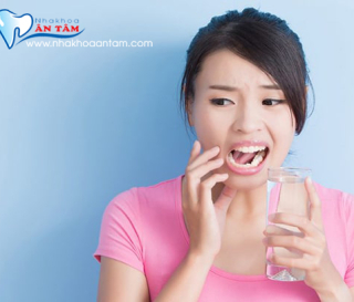 RĂNG SỨ BỊ Ê KHI UỐNG LẠNH DO ĐÂU?