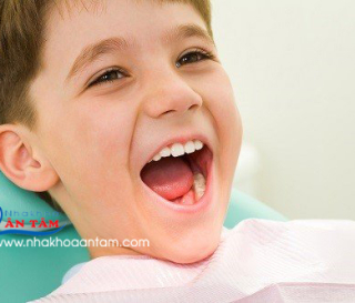 CÓ NÊN BỌC RĂNG SỨ CHO TRẺ EM