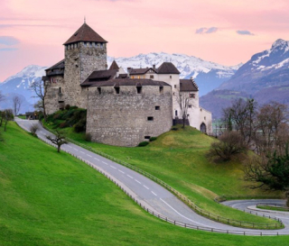 LIECHTENSTEIN- VƯƠNG QUỐC RĂNG GIẢ CỦA THẾ GIỚI